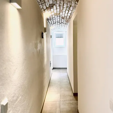 Cosy Castle - Charmanter Souterrain Altbau Διαμέρισμα *
