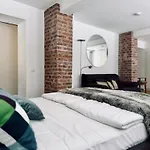 Cosy Castle - Charmanter Souterrain Altbau *